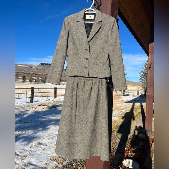 Vintage TJ Women’s Herringbone Wool Blend 2pc Lined Skirt Suit Size 7/8 Gray - Picture 1 of 9